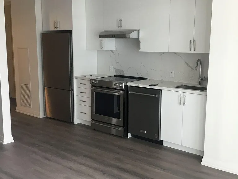 9000 Jane St #825 — Photo 1