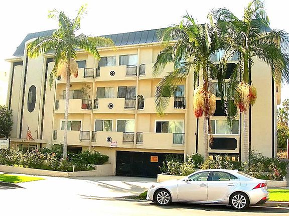 3rd image of 1427 N Poinsettia Pl #16