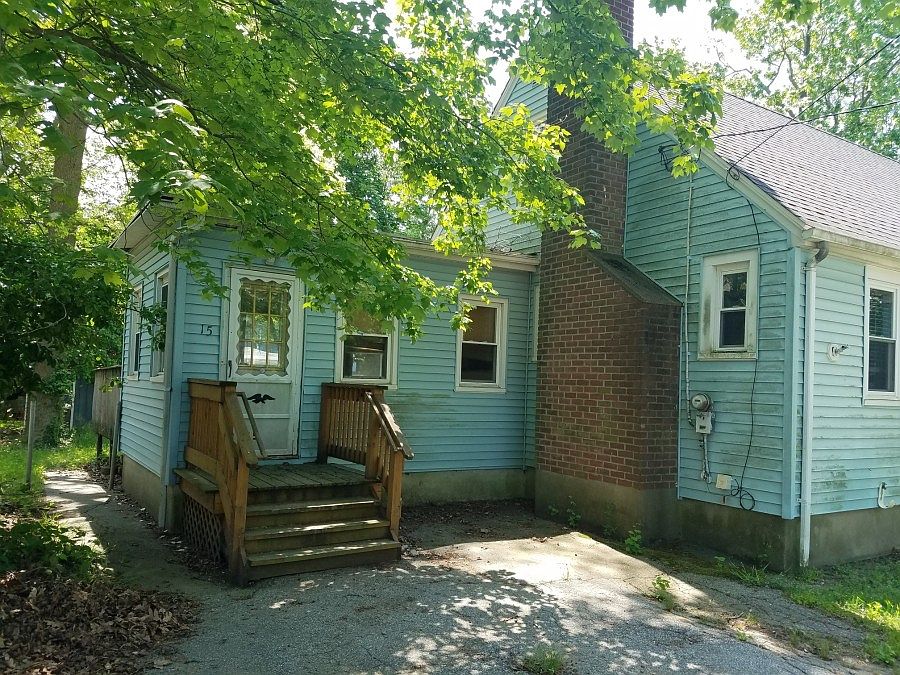 2nd image of 15 Oakdale St
