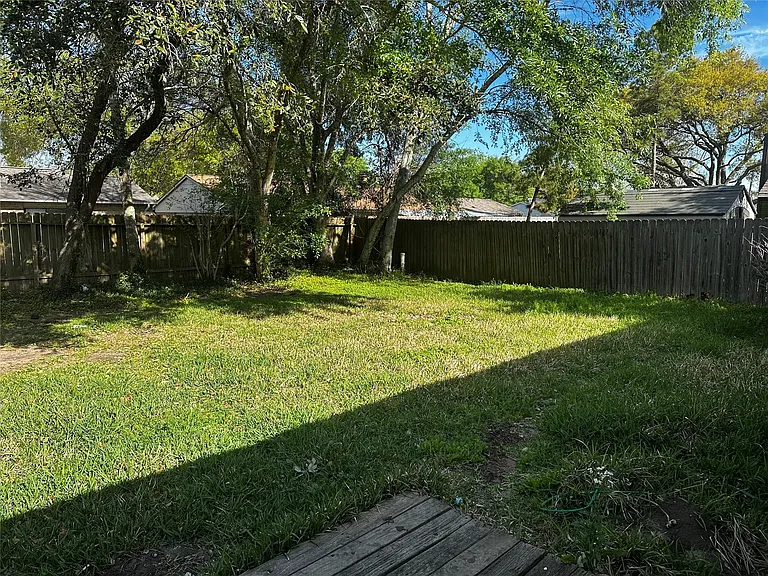 635 Jeff Davis Dr — Photo 17