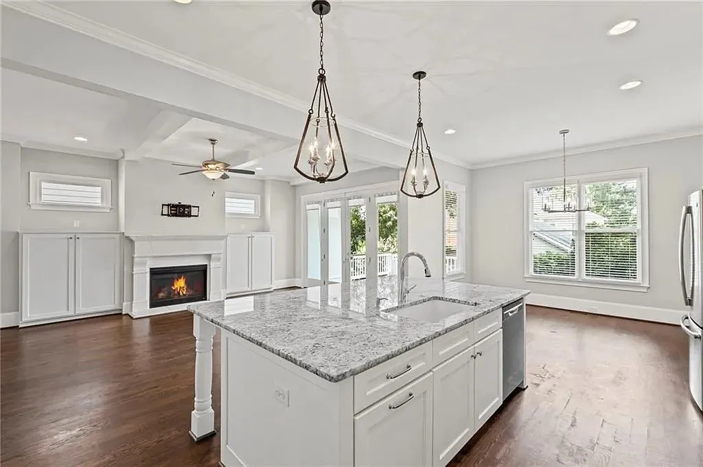 5 bed, 4.5 bath, 3500 sqft, $5,600 — Photo 4