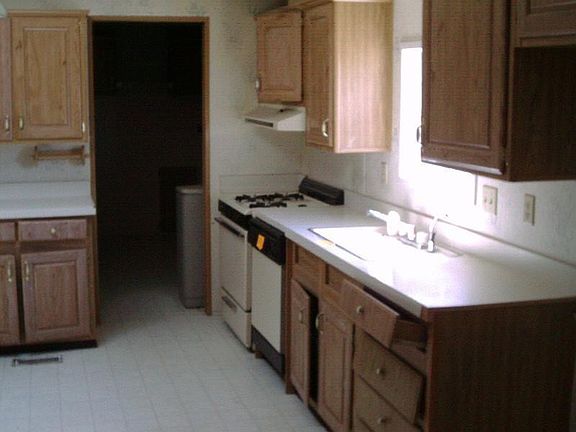 1277 Cortez  ST Grants NM 87020-Kitcehn