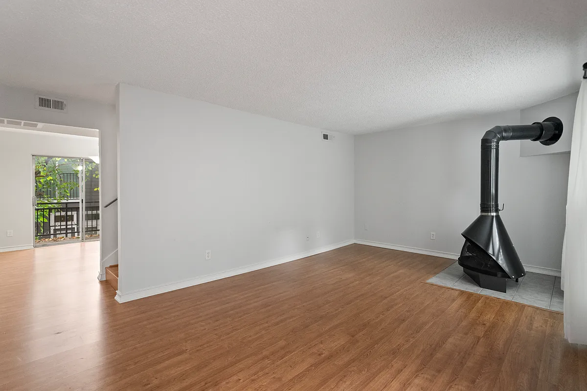 Building Photo - 4020 Holland Ave #202