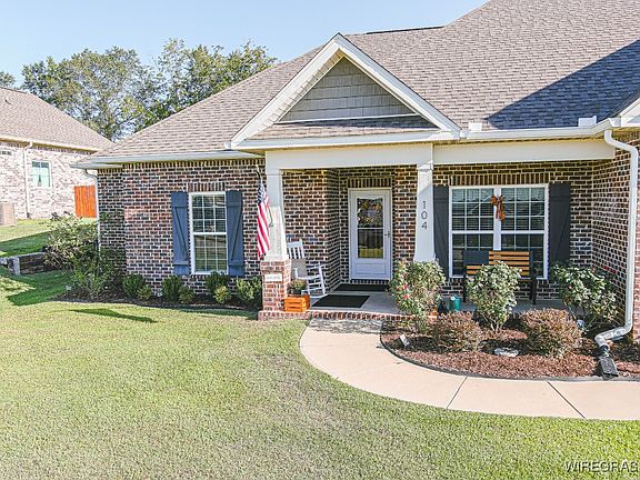 3rd image of 104 Davis Way