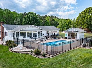 19 James Ln, Weems, VA 22576