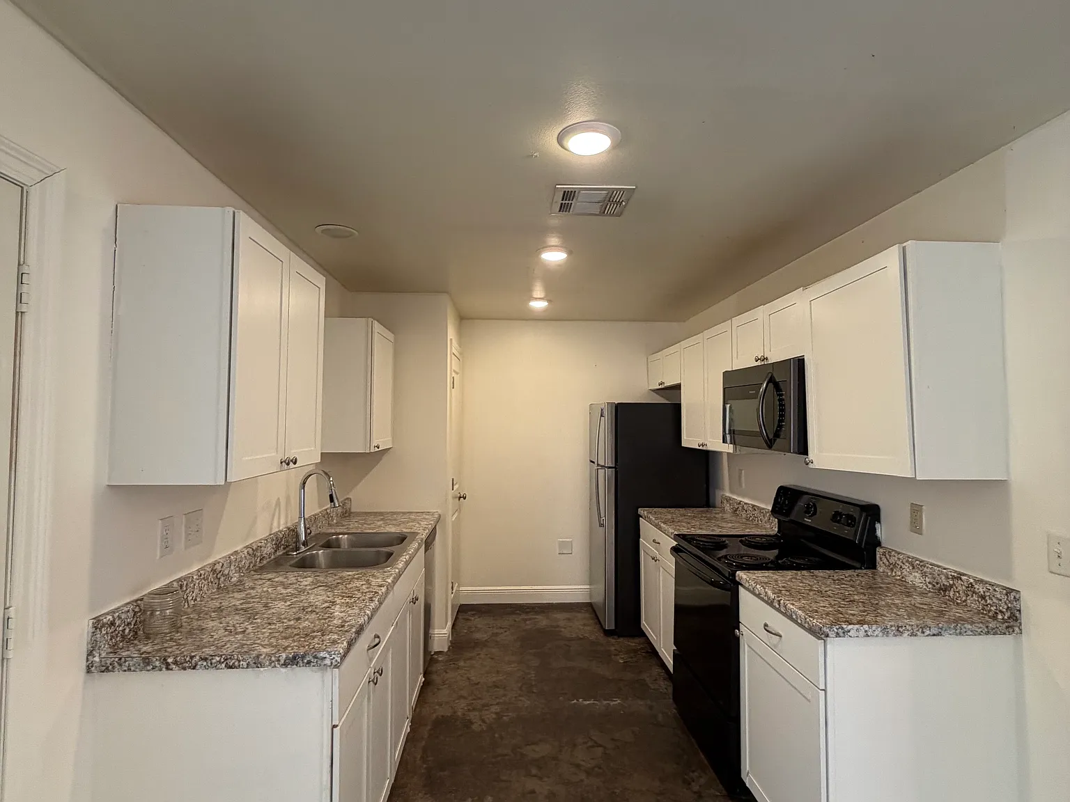 3 bed, $1,100 — Photo 2