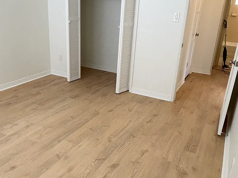 1214 W Victory Blvd — Photo 20