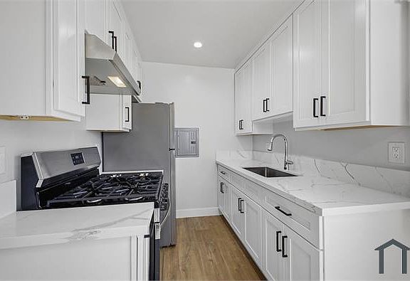5th image of 12540 Pacific Ave APT 9