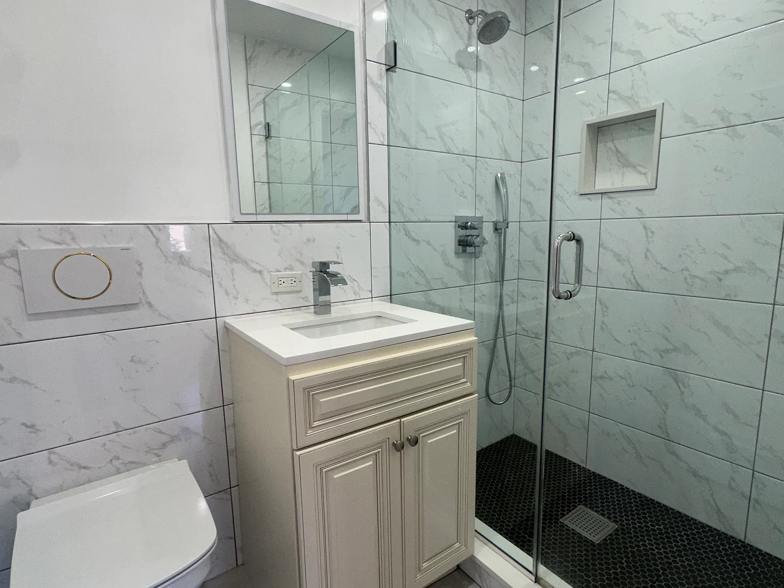 3 bed, 1200 sqft, $4,700 — Photo 4