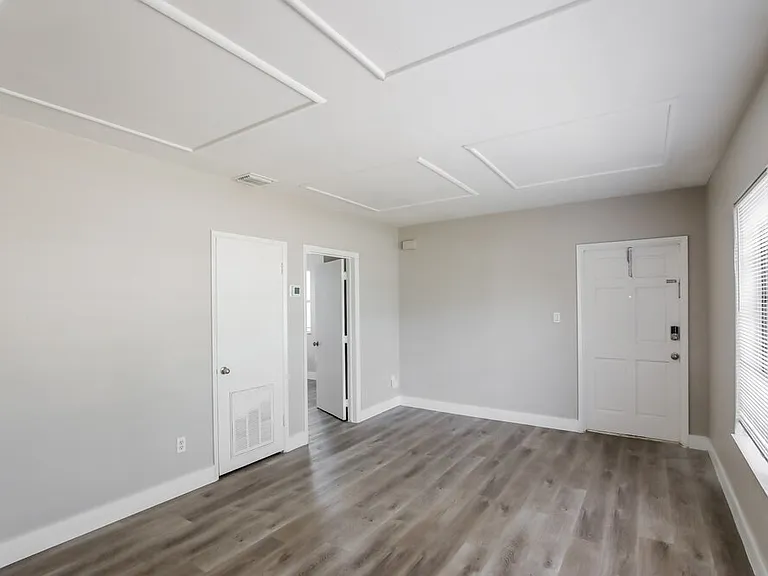 381 Carolina Ave — Photo 5