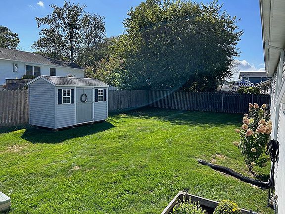 3rd image of 527 Midwood Dr