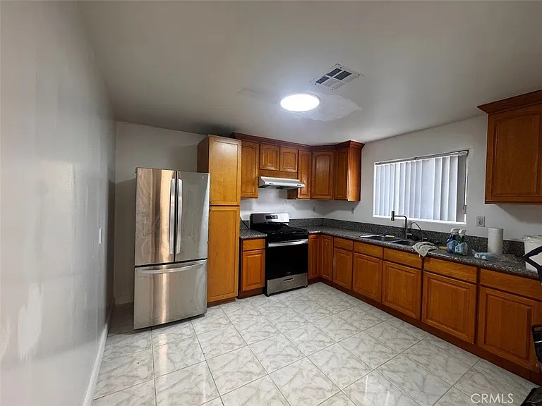 8262 Graves Ave — Photo 4