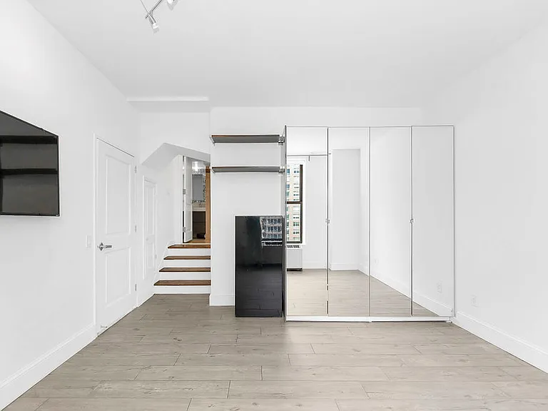 20 West St #18B — Photo 16