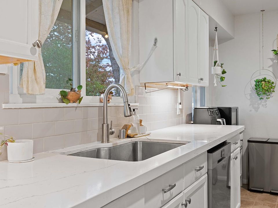 1st image of 3105 Berkshire Way