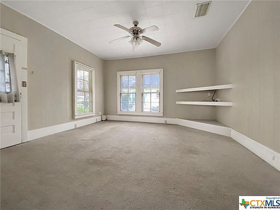 5th image of 211 Darst St
