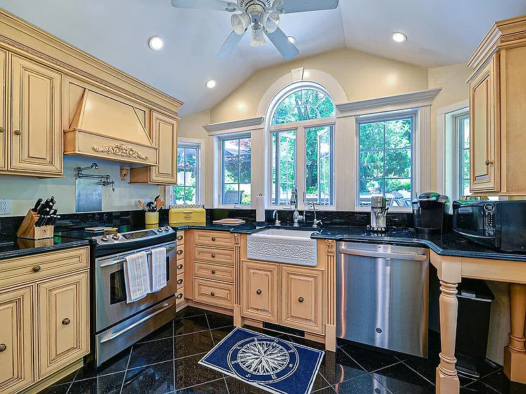 113 Wentworth Rd — Photo 16
