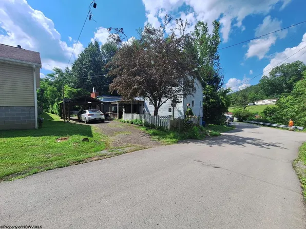 1070 Pinch Gut Hollow Rd, Fairmont, WV 26554
