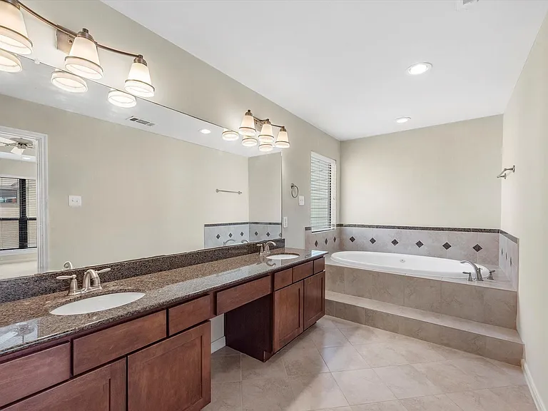 4217 Koehler St — Photo 18