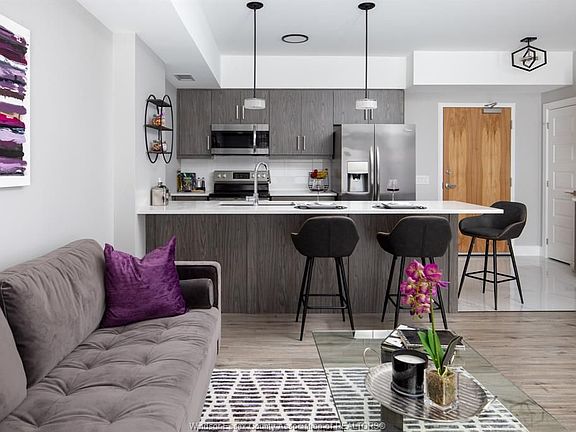 5th image of 480 Fairview Blvd #301
