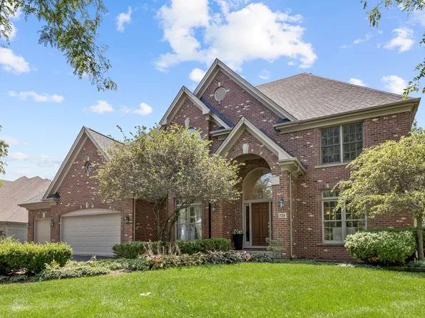 758 Fox Run Dr, Geneva, IL 60134