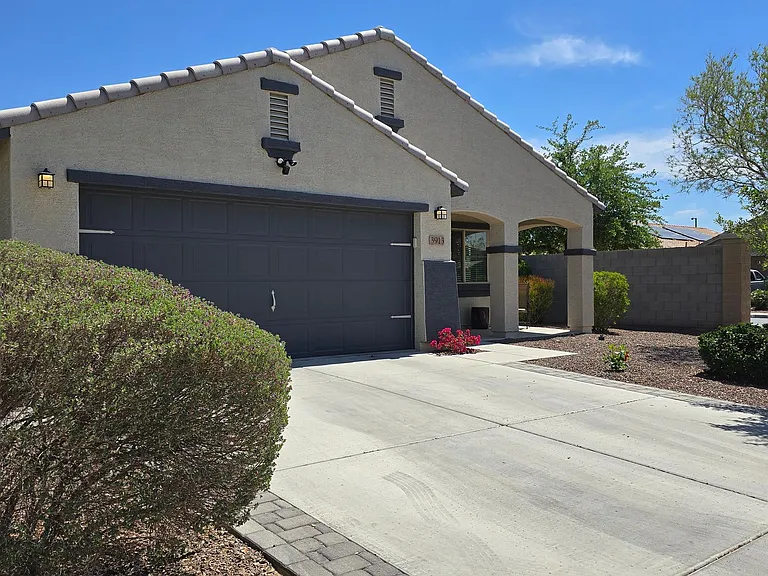 3913 S 185th Ln — Photo 5