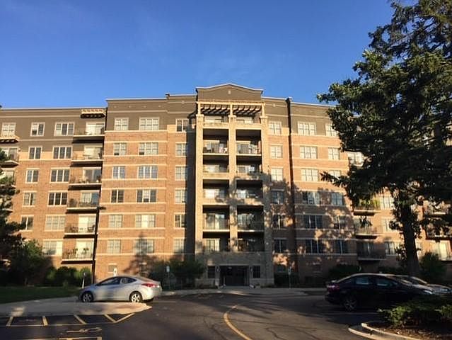 1st image of 125 Lakeview Dr Unit 302