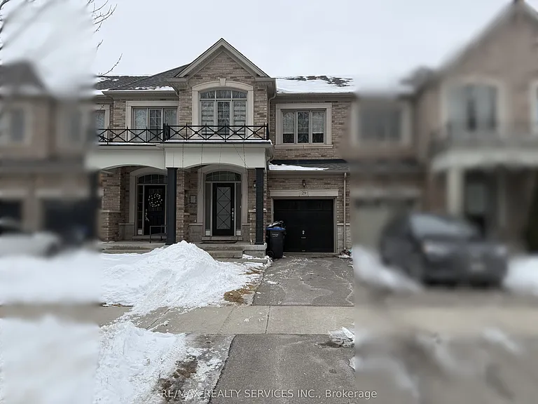 29 Lady Evelyn Cres — Photo 1