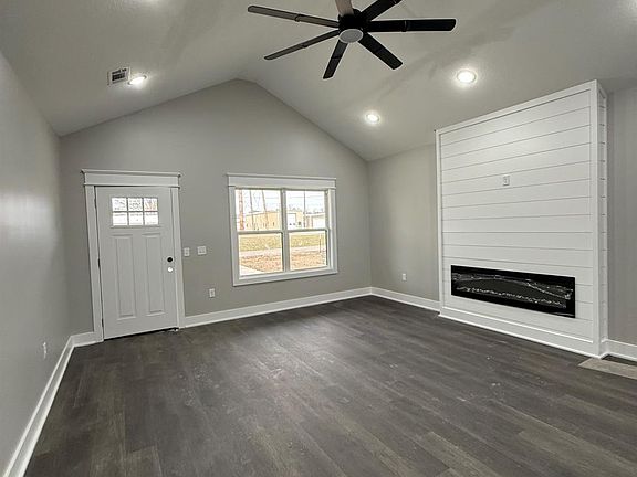 3rd image of 211 W Dewey Ave