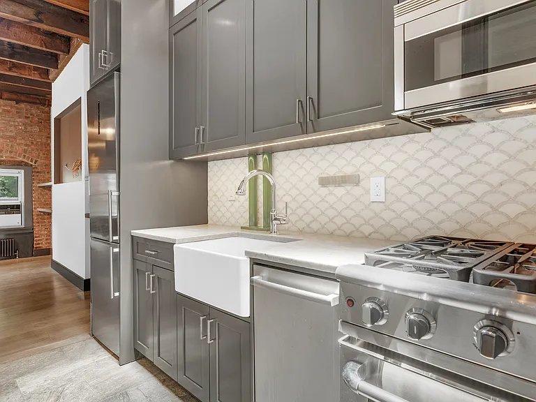 323 W 21st St #3 — Photo 5