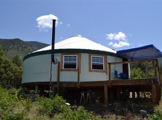 75 Venado Rd, Questa, NM 87556