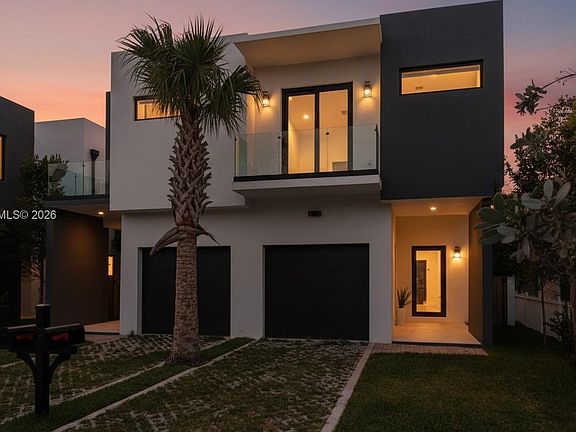 4th image of 2943 SW 21st St