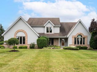 W151N10273 Windsong Cir W, Germantown, WI 53022