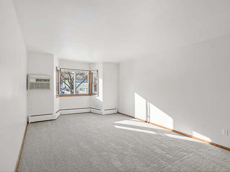 Lynn Plaza Apartments — Photo 20