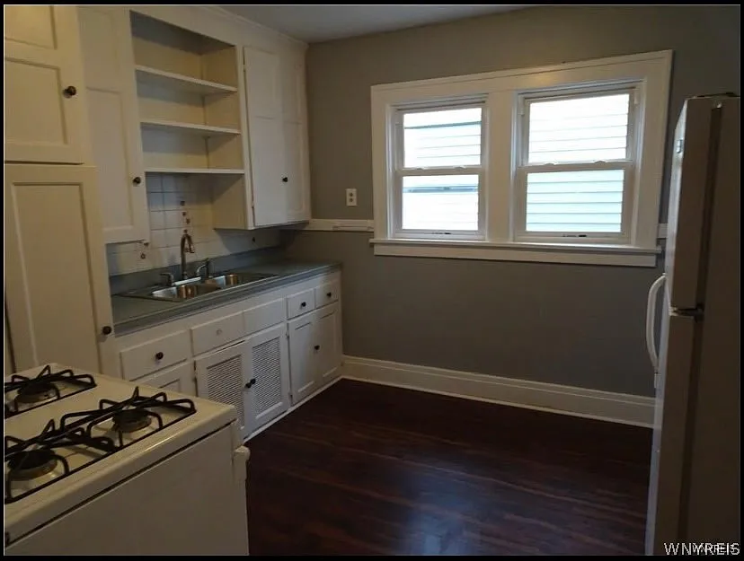 2 bed, 1.0 bath, 1085 sqft, $1,400 — Photo 2