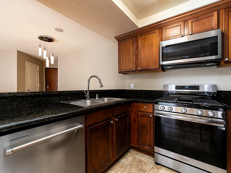 1633 S Bentley Ave #102 — Photo 9