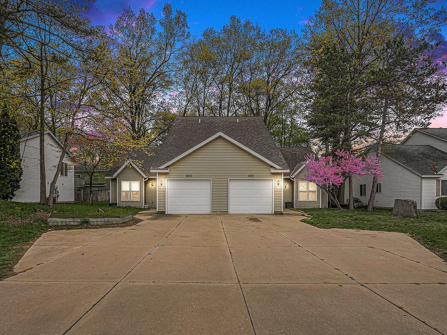 3 bed, 2.5 bath, 3200 sqft, $2,195 — Photo 1