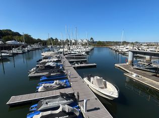 128 Shore Rd #O, Glen Cove, NY 11542