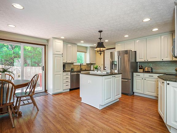 4th image of 8810 Seabright Dr