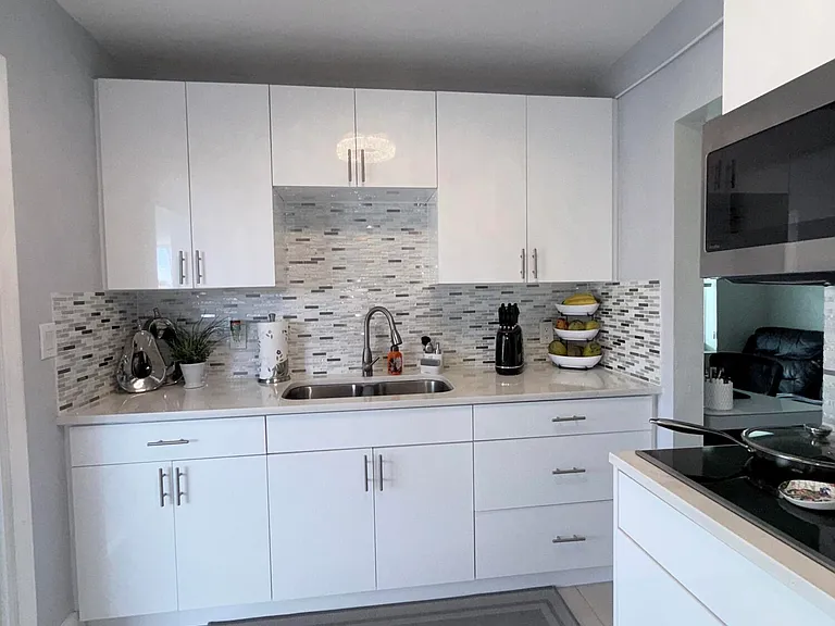 9235 SW 41st St — Photo 40