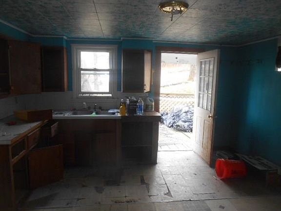 4th image of 12667 Vernon St