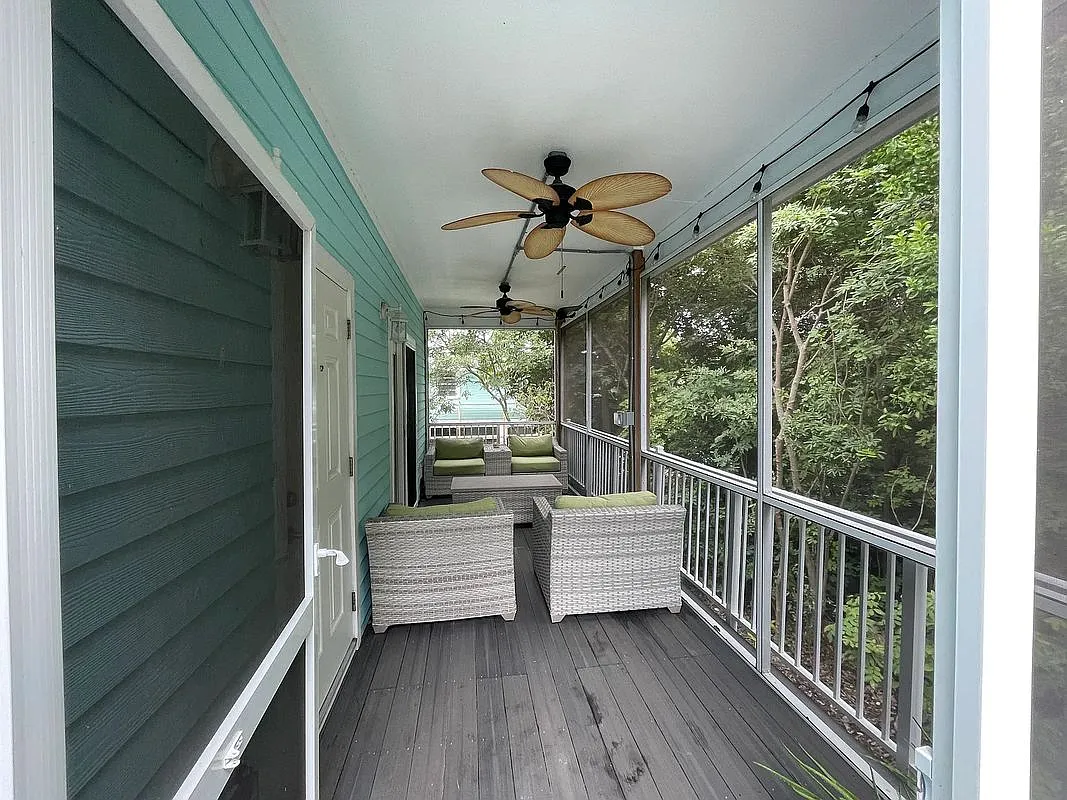 3 bed, 2.0 bath, 1242 sqft, $3,850 — Photo 3