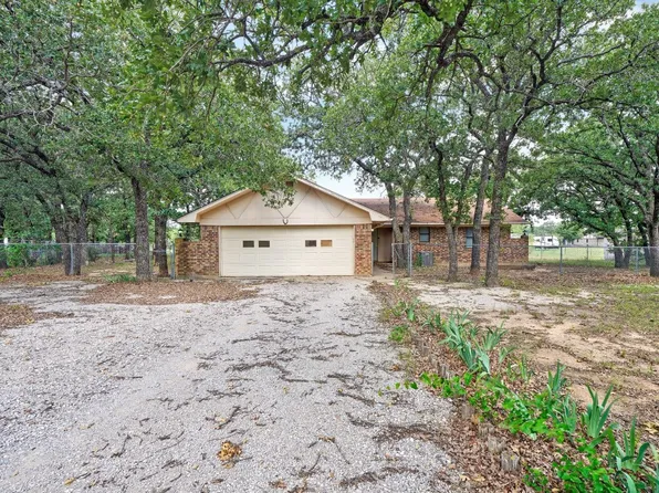 106 Montgomery Rd, Mineral Wells, TX 76067