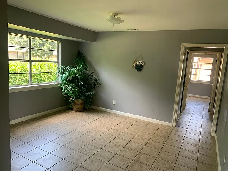 3003 Hillcrest Ave — Photo 4