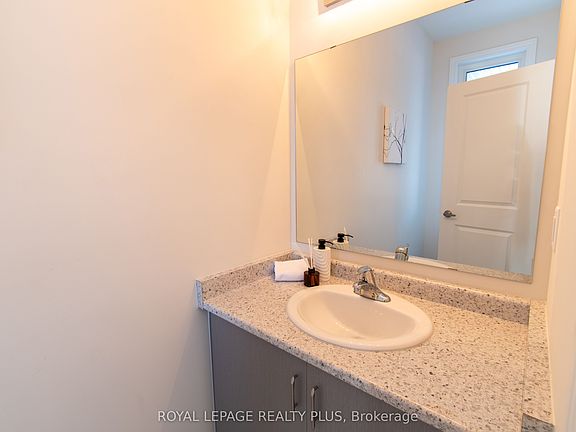 3rd image of 147 Dovedale Dr