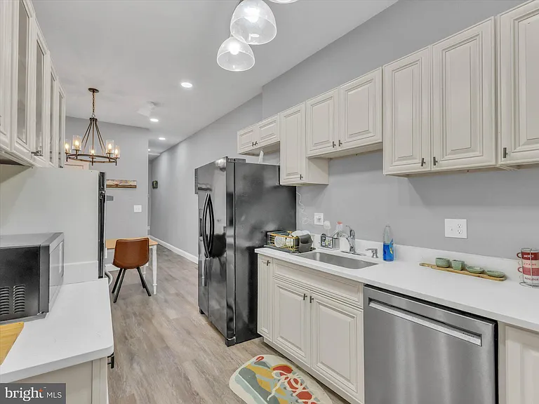 555 Presstman St — Photo 13