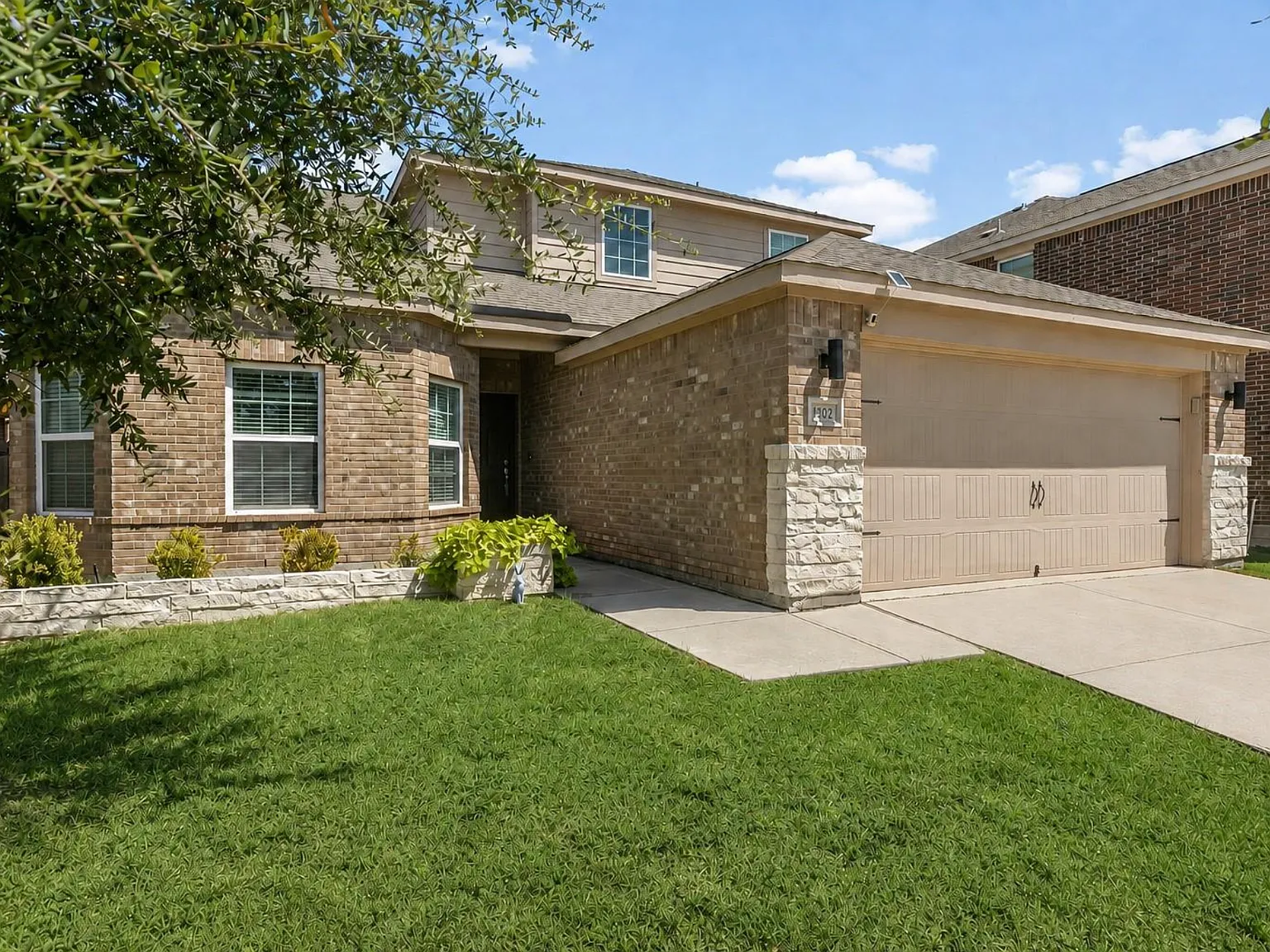 4 bed, 2.5 bath, 2168 sqft, $2,200 — Photo 1