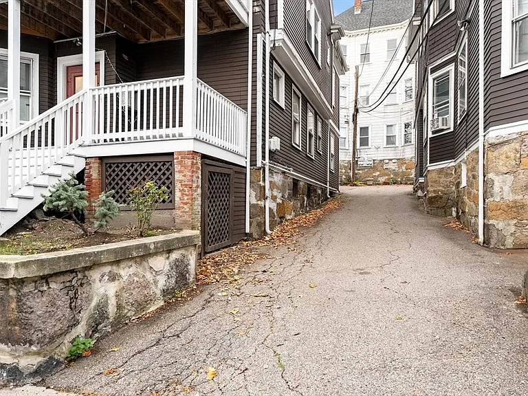 23 Burr St #2 — Photo 10