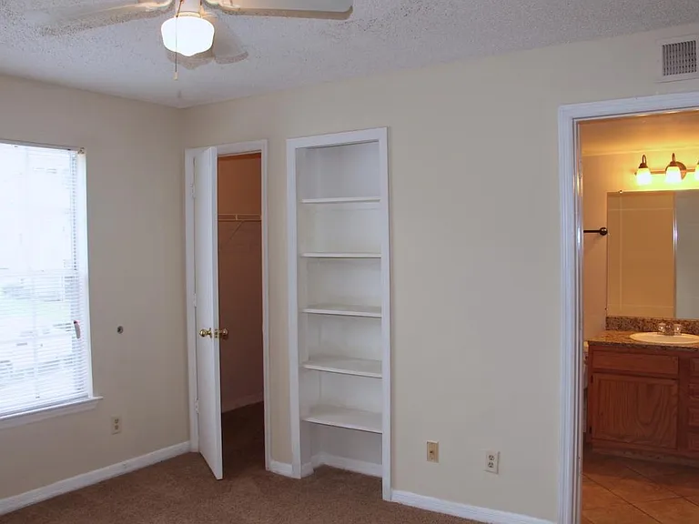 6172 Westgate Dr #204 — Photo 3