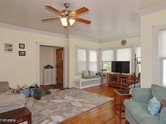 2nd image of 2246 N La Crosse Ave