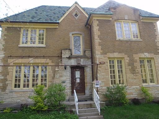 1st image of 1104 N Fair Oaks Ave